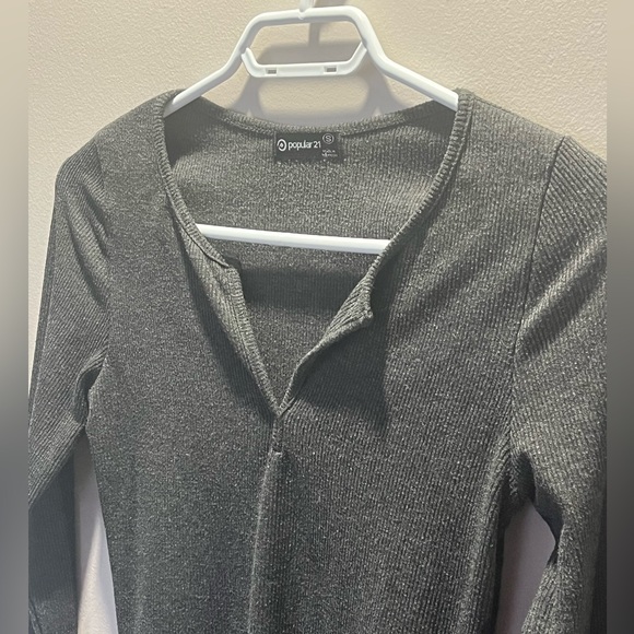 Women’s Popular 21 Long Sleeve Scoop Neck With V Openings Ribbed Top - Picture 3 of 7